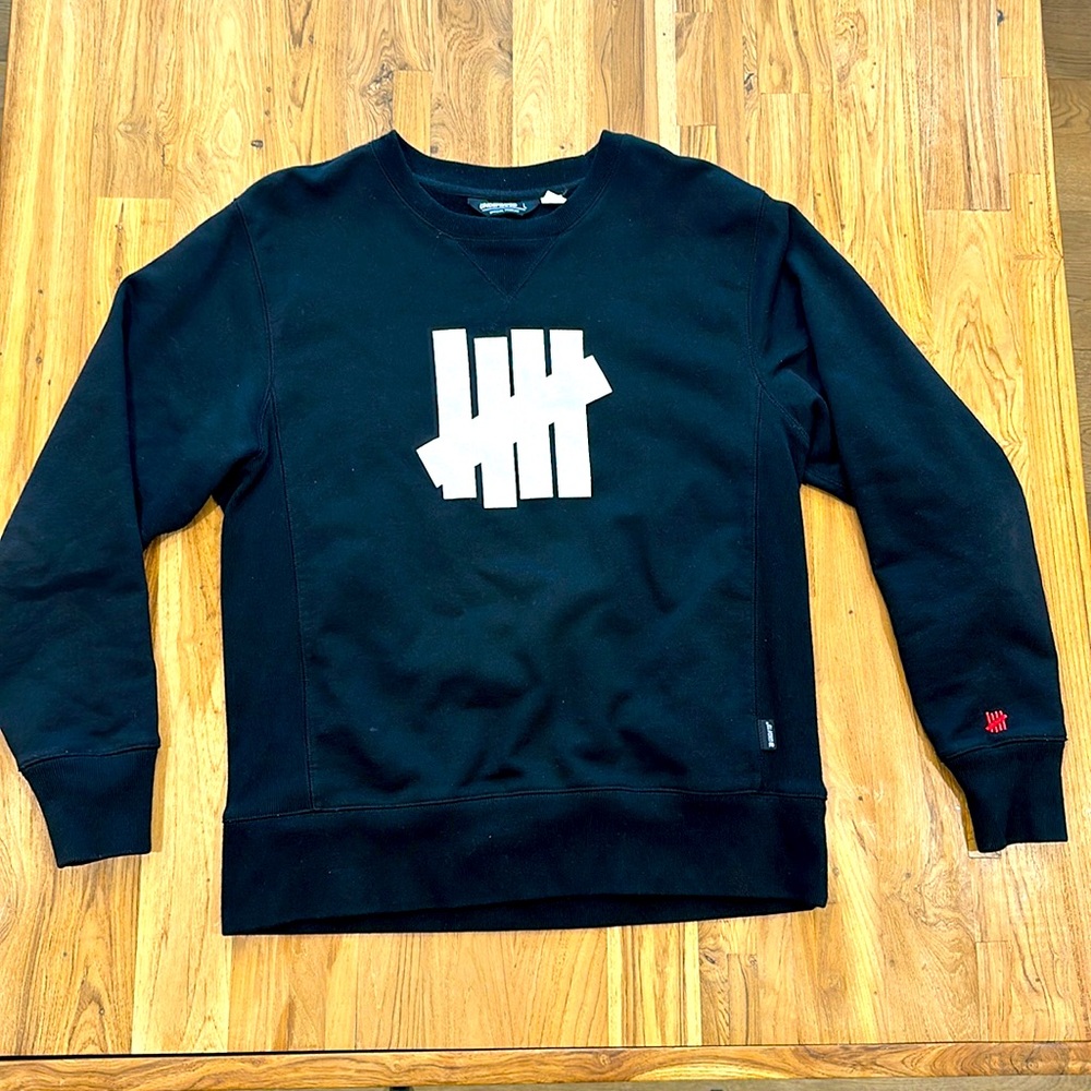 UNDEFEATED Black 5 Strikes Logo Crewneck Sweatshirt Men’s Large